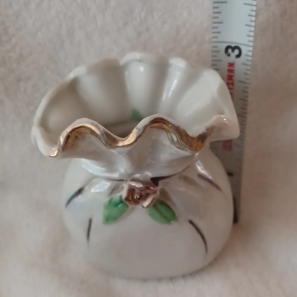 Small Vintage White and Gold Ceramic Vase Pouch Shaped Japan 1950's
